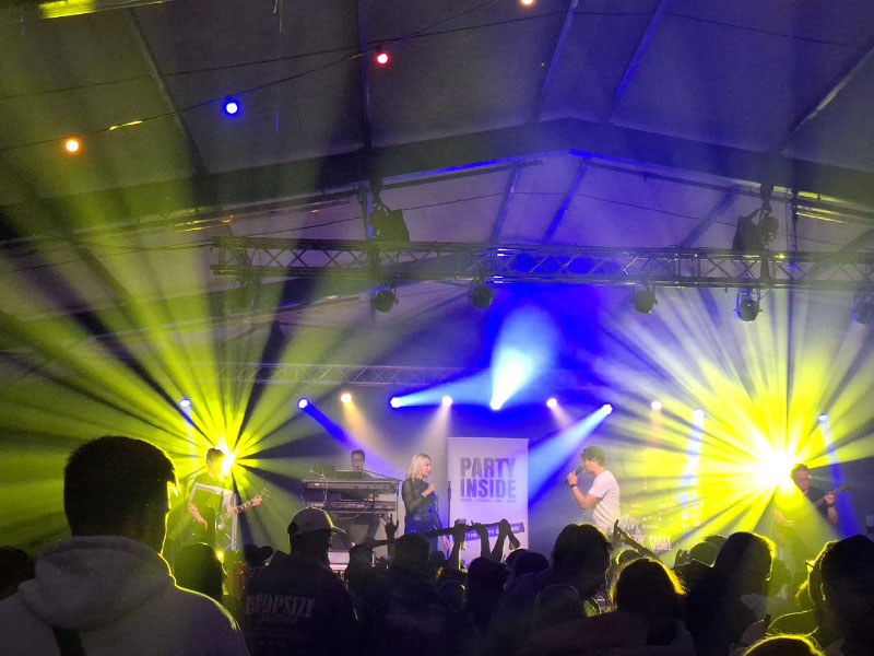 Licht-&-Effekte-Bild-Band-Bühne-Licht-800x600px